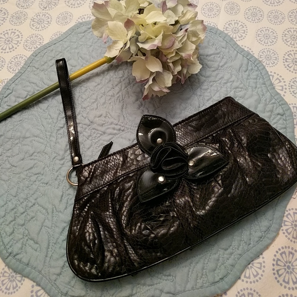 B.Bag black dressy wristlet